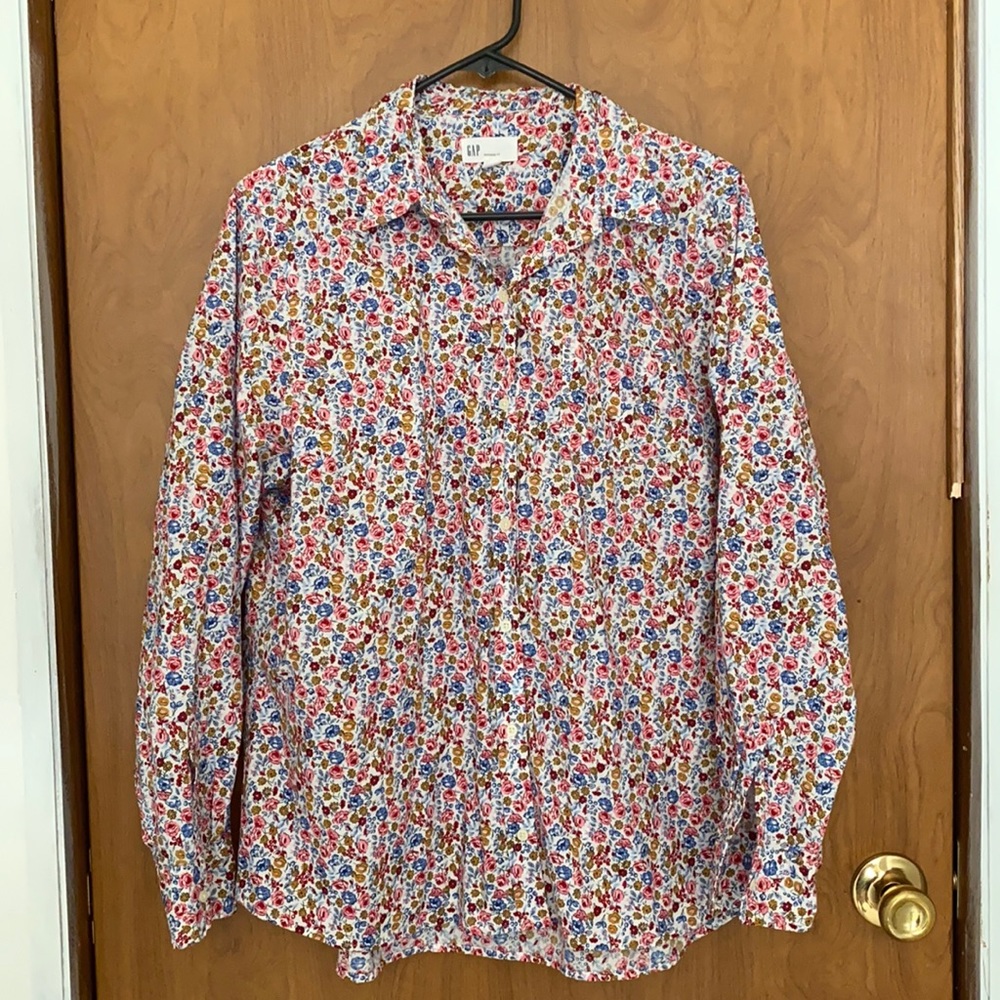 Gap, Size XL, women’s boyfriend fit button down shirt